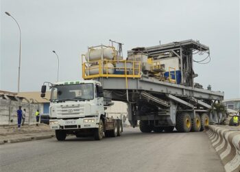 Africa Global Logistics Congo réussit le transport et le chargement d’un Rig Floor