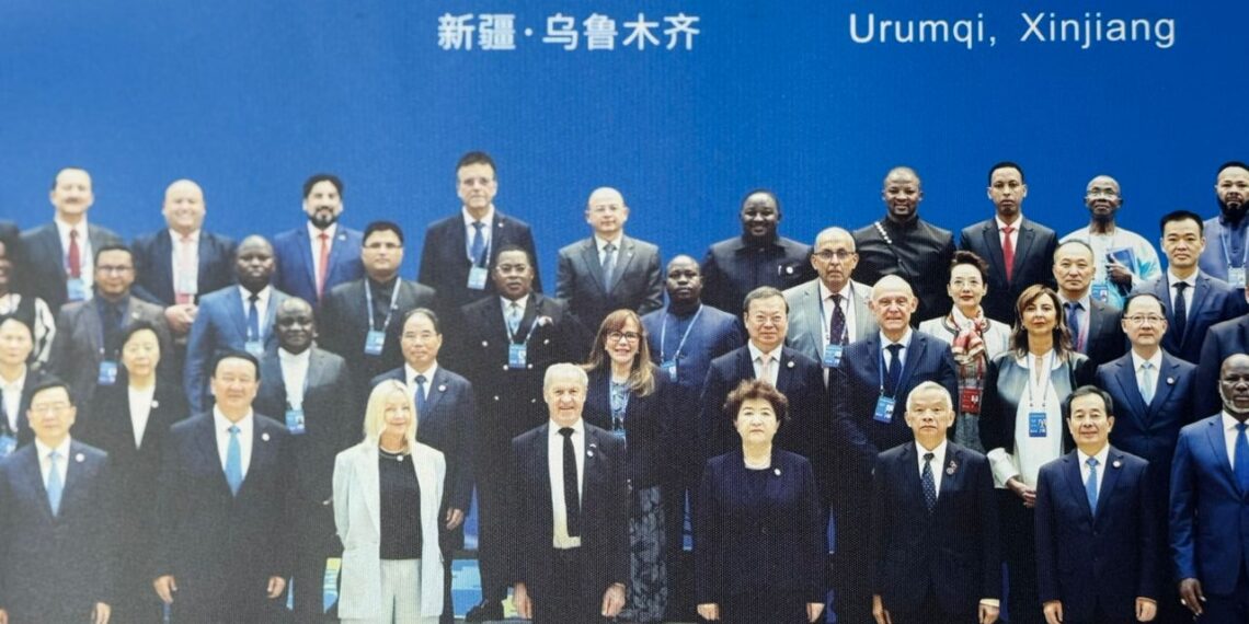 Coopération parlementaire : Brice Dimitri Bayendissa porte la voix du Congo au Forum 2025 des législateurs à Urumqi (Chine)