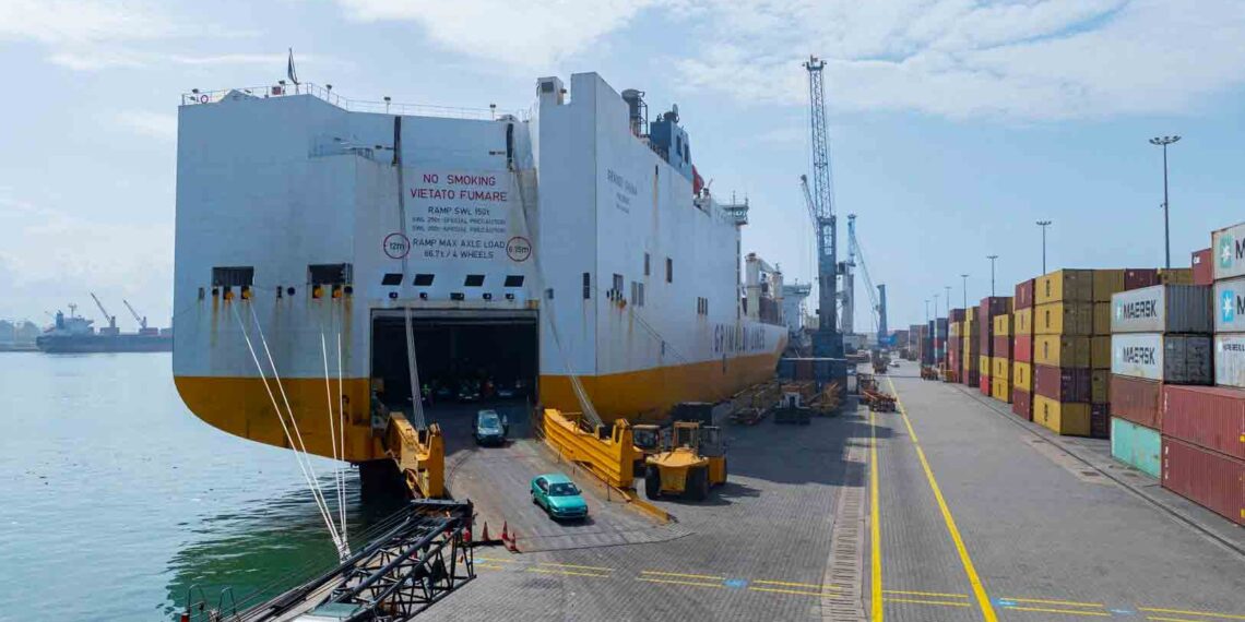 Congo Terminal reçoit simultanément deux navires Roro et décharge plus de 900 véhicules en un temps record