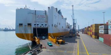 Congo Terminal reçoit simultanément deux navires Roro et décharge plus de 900 véhicules en un temps record
