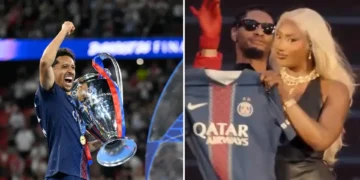 Aya Nakamura célèbre la victoire du PSG en Ligue des champions avec le maillot à deux étoiles du club