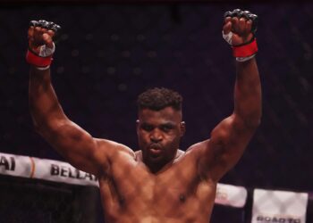 “ Francis Ngannou, pardon, tape doucement !” : Michel Gohou fait rire la toile après le KO express du Predator