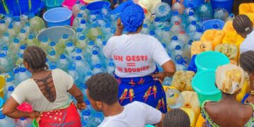 Le camion-citerne de la Fondation Ninon GOUAMBA resté à la traîne au quartier Matour