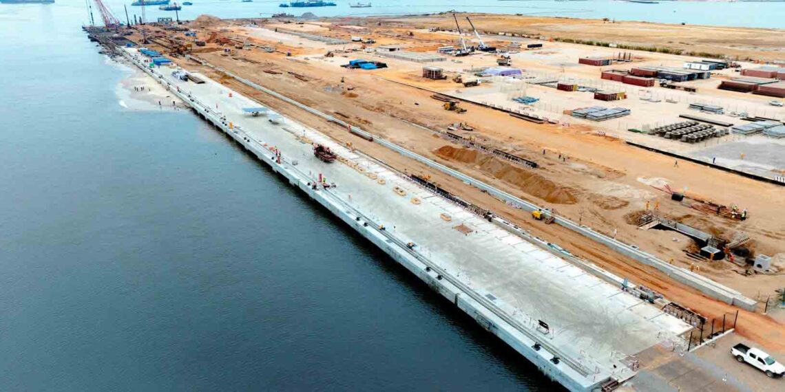 Môle Est : 400 m de quai déjà réalisés sur 750 m prévus