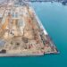 Môle Est : sur 230 mètres, Congo Terminal arme la façade nord du quai contre la mer.